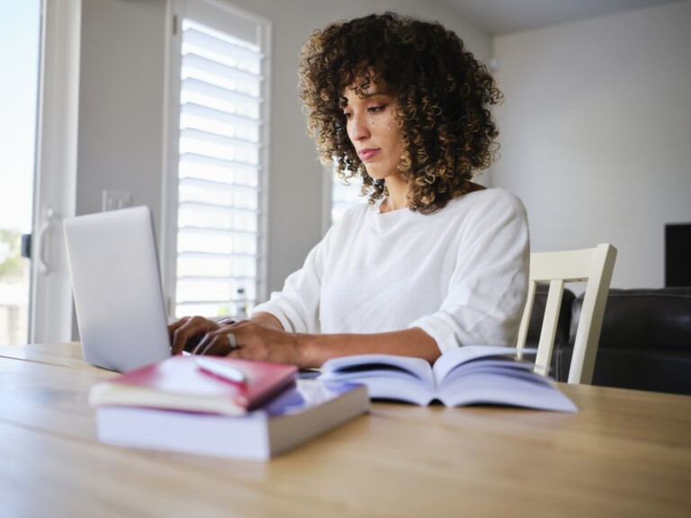 Best Online Colleges in 2025: Top Degrees, Benefits & Enrollment Guide