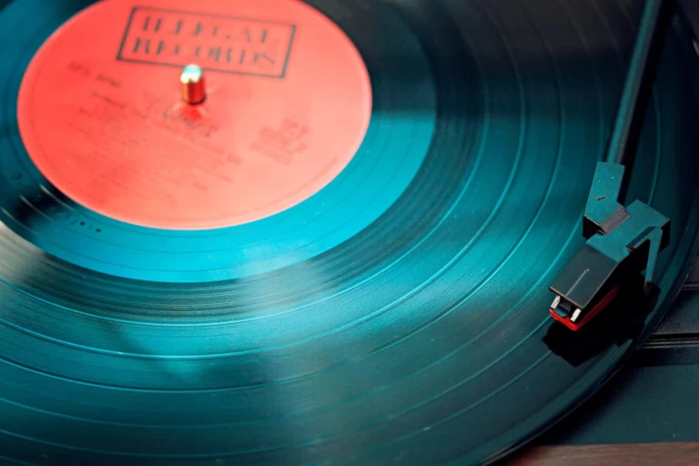 The Ultimate Guide to Vinyl Records: Benefits, Top Picks, and Buying Tips
